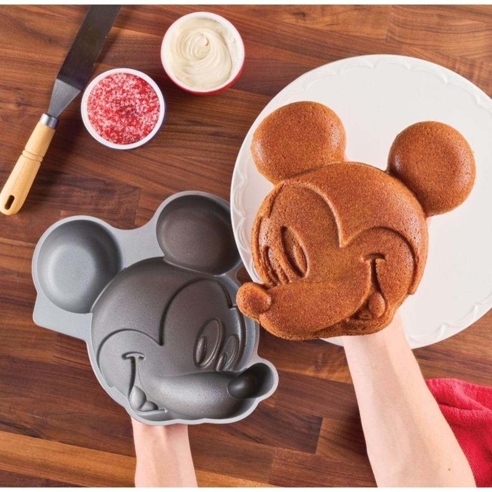 FARBERWARE Disney Mickey Mouse 3D Cast Aluminum Cake Pan Bakeware Decorating New
